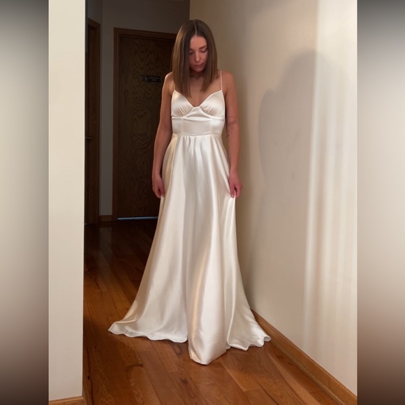 Silk wedding dress - Picture 9 of 12